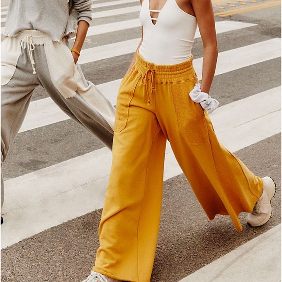 NEW! FP MOVEMENT upbeat wide leg pants - Picture 2 of 12